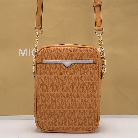 MICHAEL KORS
Jet Set Travel Medium Signature Logo Crossbody Bag
COLOR CIDER - Picture 7 of 16